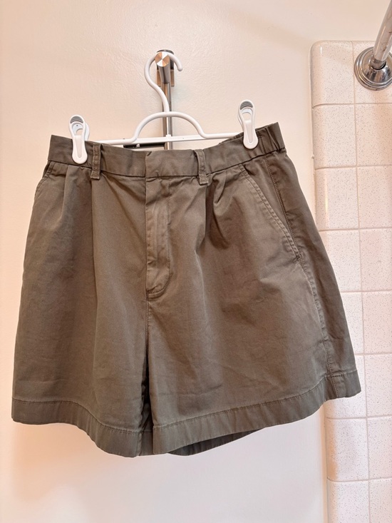 GAP Pants - GAP Womens High-Waist Shorts Khaki Green Size 8 Earth Hiking Minimalist Timeless